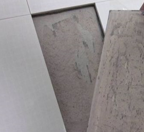 农安瓷砖空鼓维修公司分享瓷砖铺贴时如果打浆（即涂抹在瓷砖背面和基层上的砂浆或瓷砖胶）过少，会带来以下问题